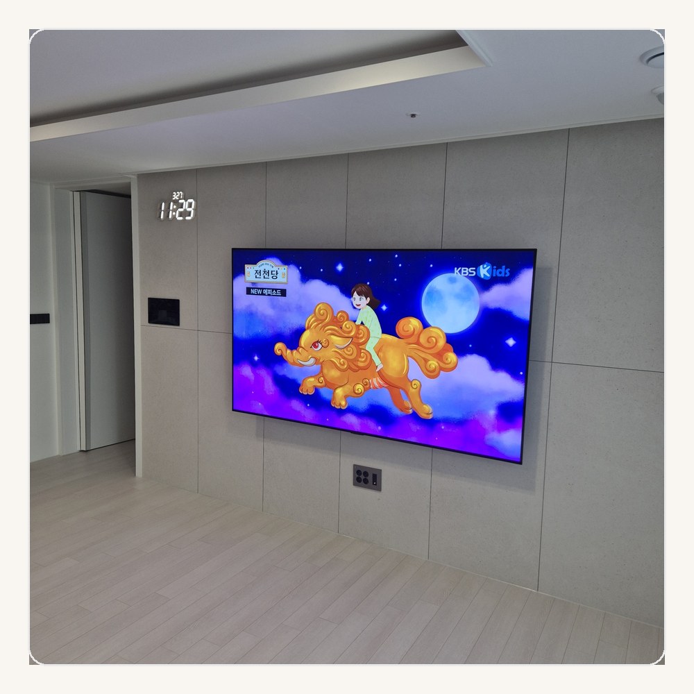 송내동은 TV 하단과 장식장 간격을 전체 비율로 봅니다
